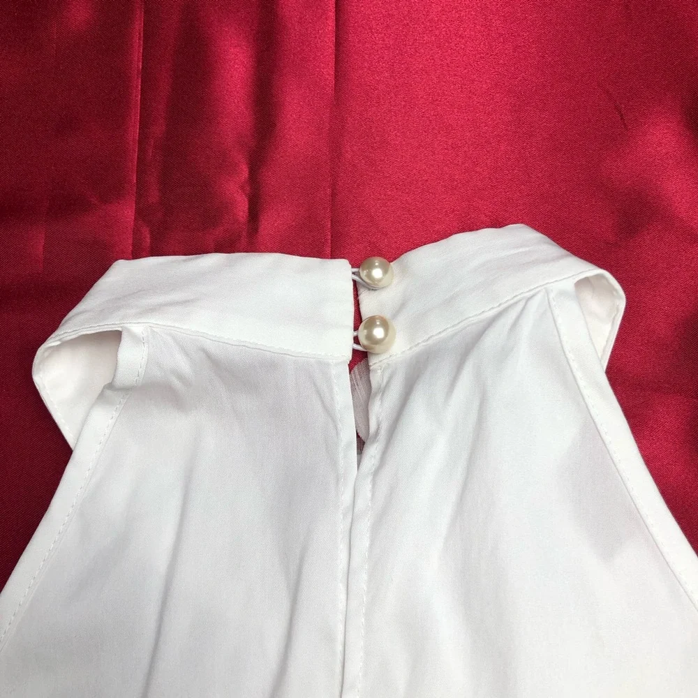 ⭐️NEW⭐️White House Black Market (WHBM) White Halter top with flower detail - Picture 5 of 6